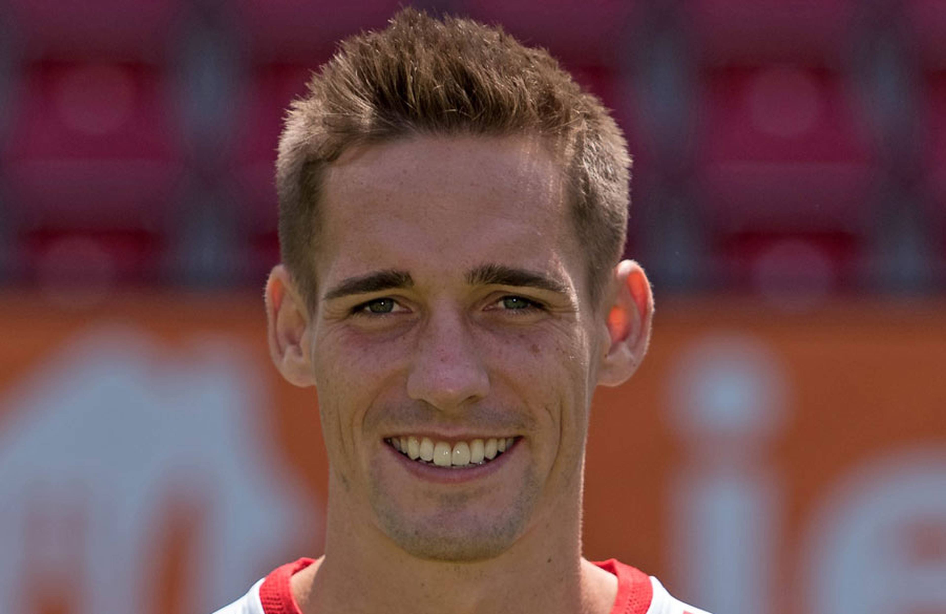 Philipp Klement lächelt in die Kamera.