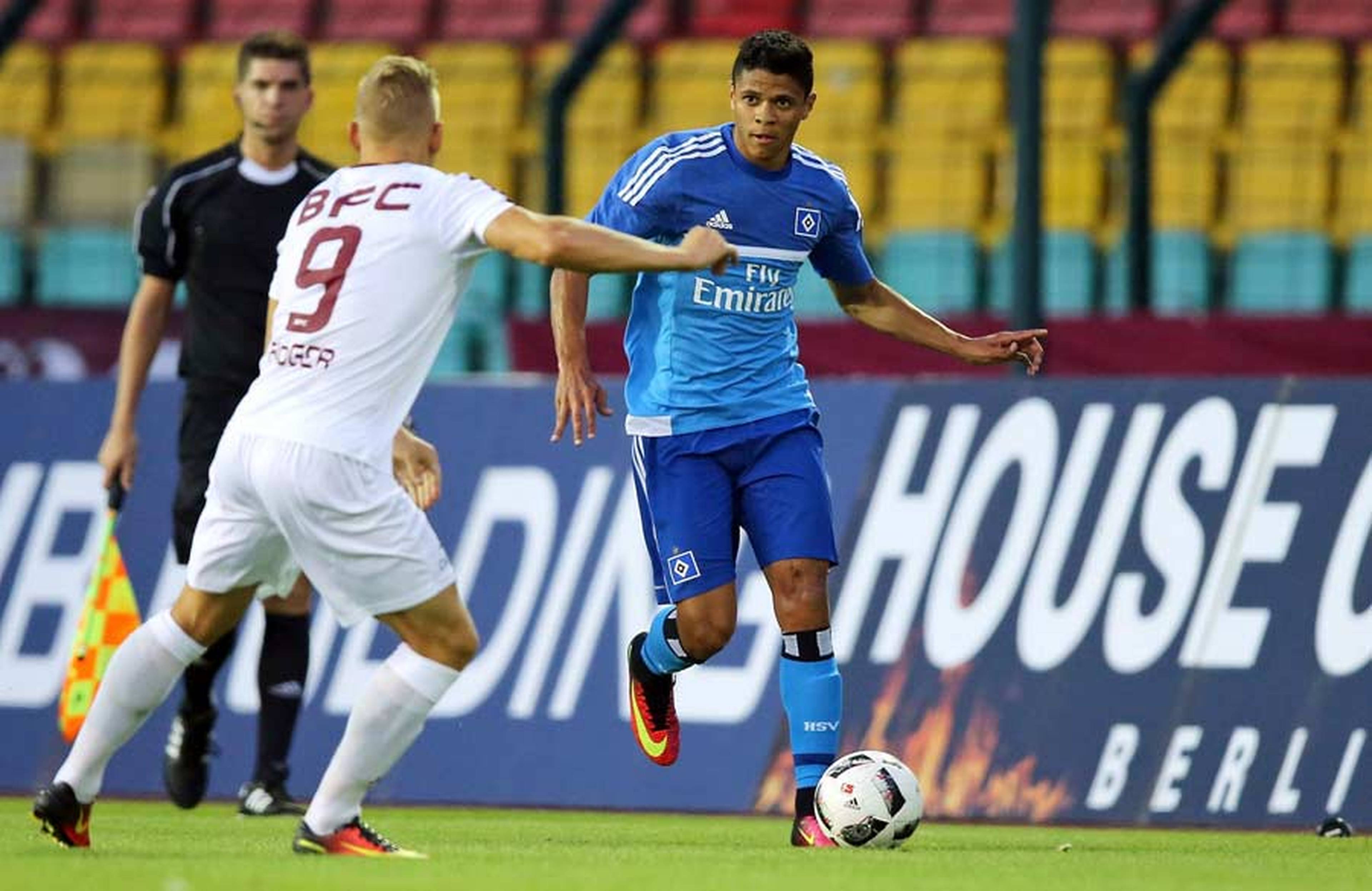 Neuzugang Douglas Santos am Ball