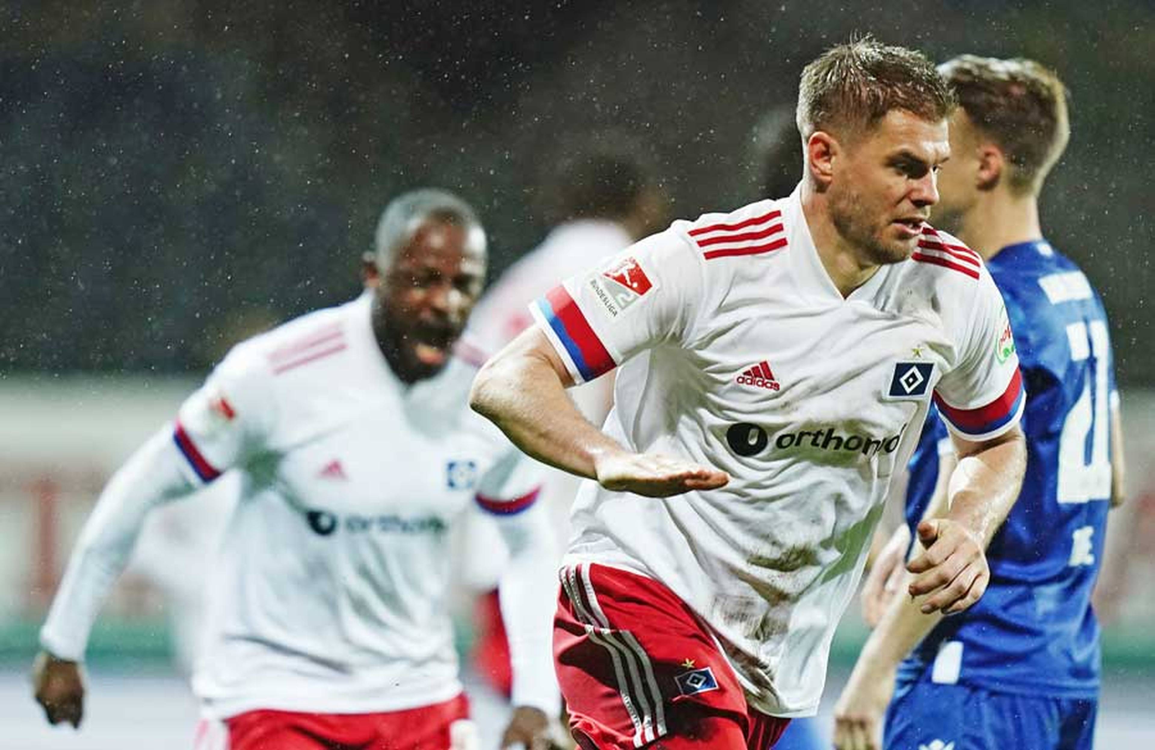 Der Sieg: Simon Terodde hat zugeschlagen und sichert dem HSV mit seinem 14. Saisontreffer den Dreier im letzten Spiel 2020.