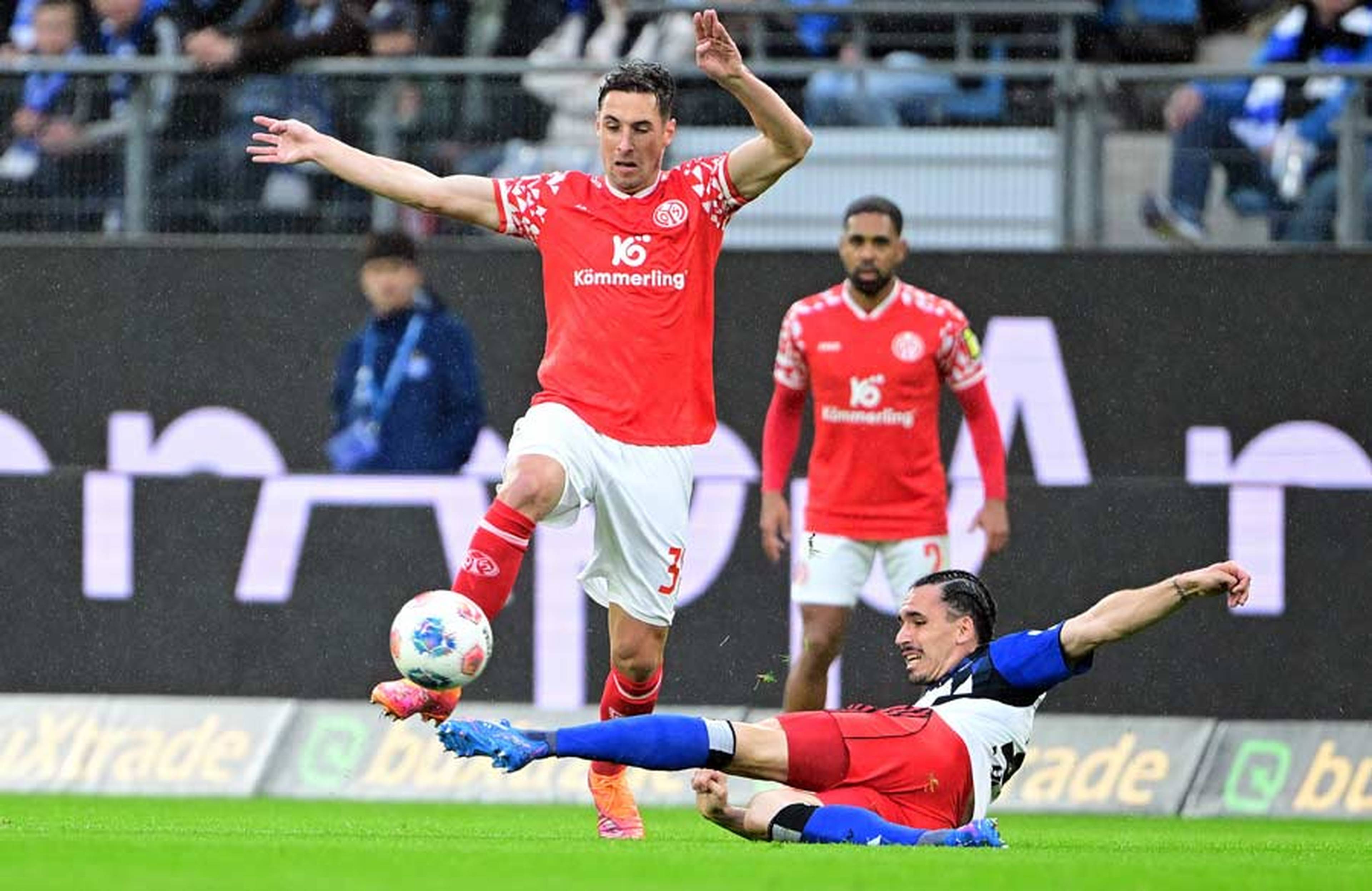 Effective on both sides of the ball: Rayan Philippe was impressive in every aspect of his game against Mainz 05.