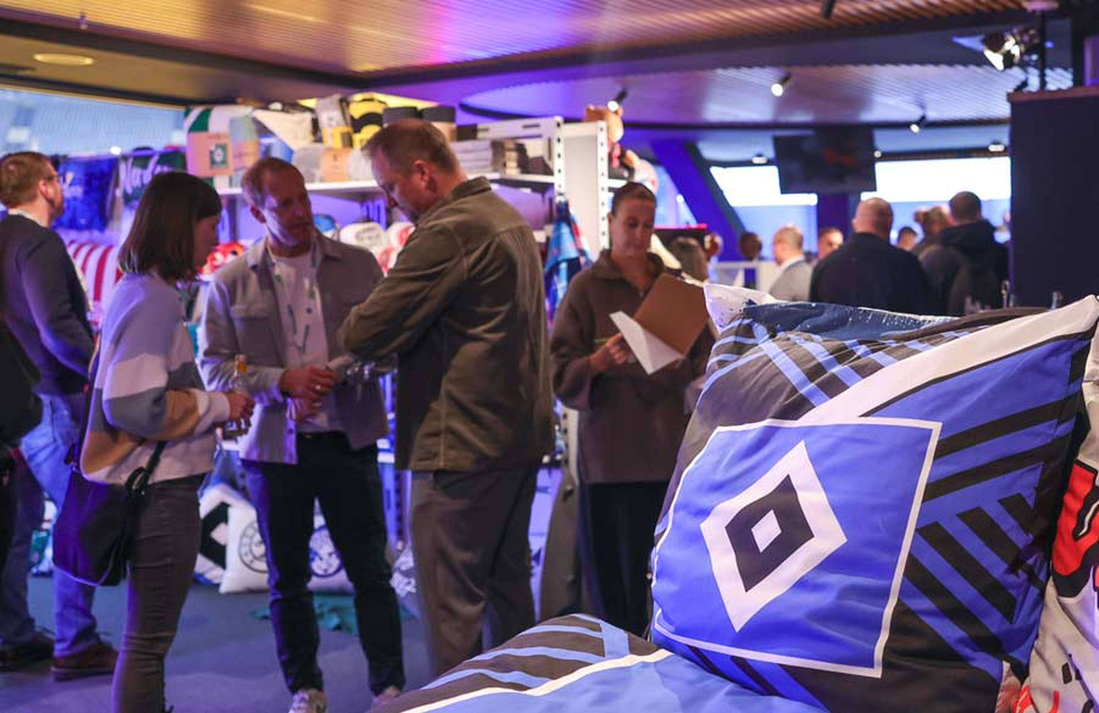 Aussteller, Fanartikel und die Möglichkeit zur Netzwerkarbeit - die MMHH im Volksparkstadion ist im Bereich Merchandising zu einer Institution geworden.