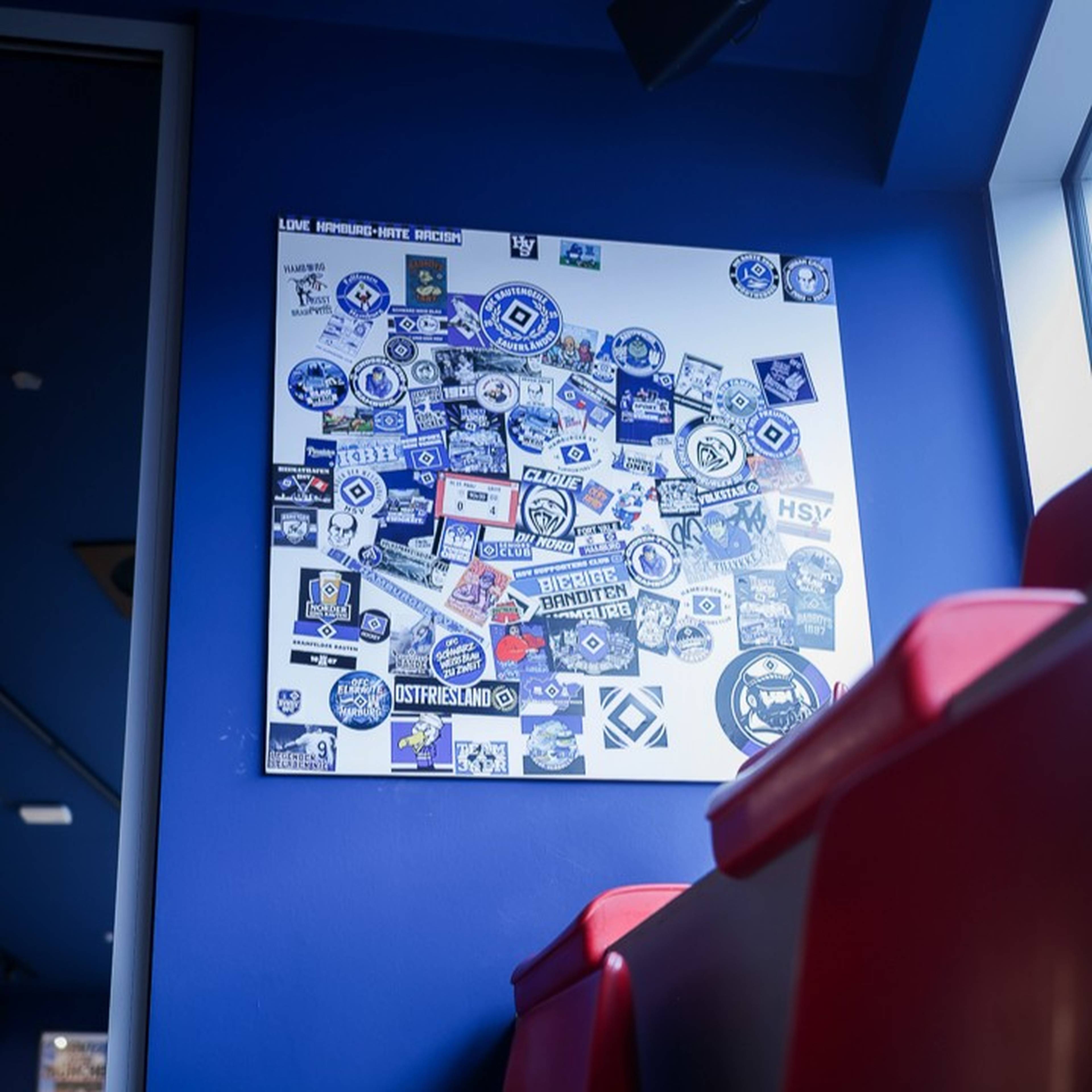 Erfreut sich großer Beliebtheit: Auf der Stickerwand können sich Fans und Mitglieder verewigen.