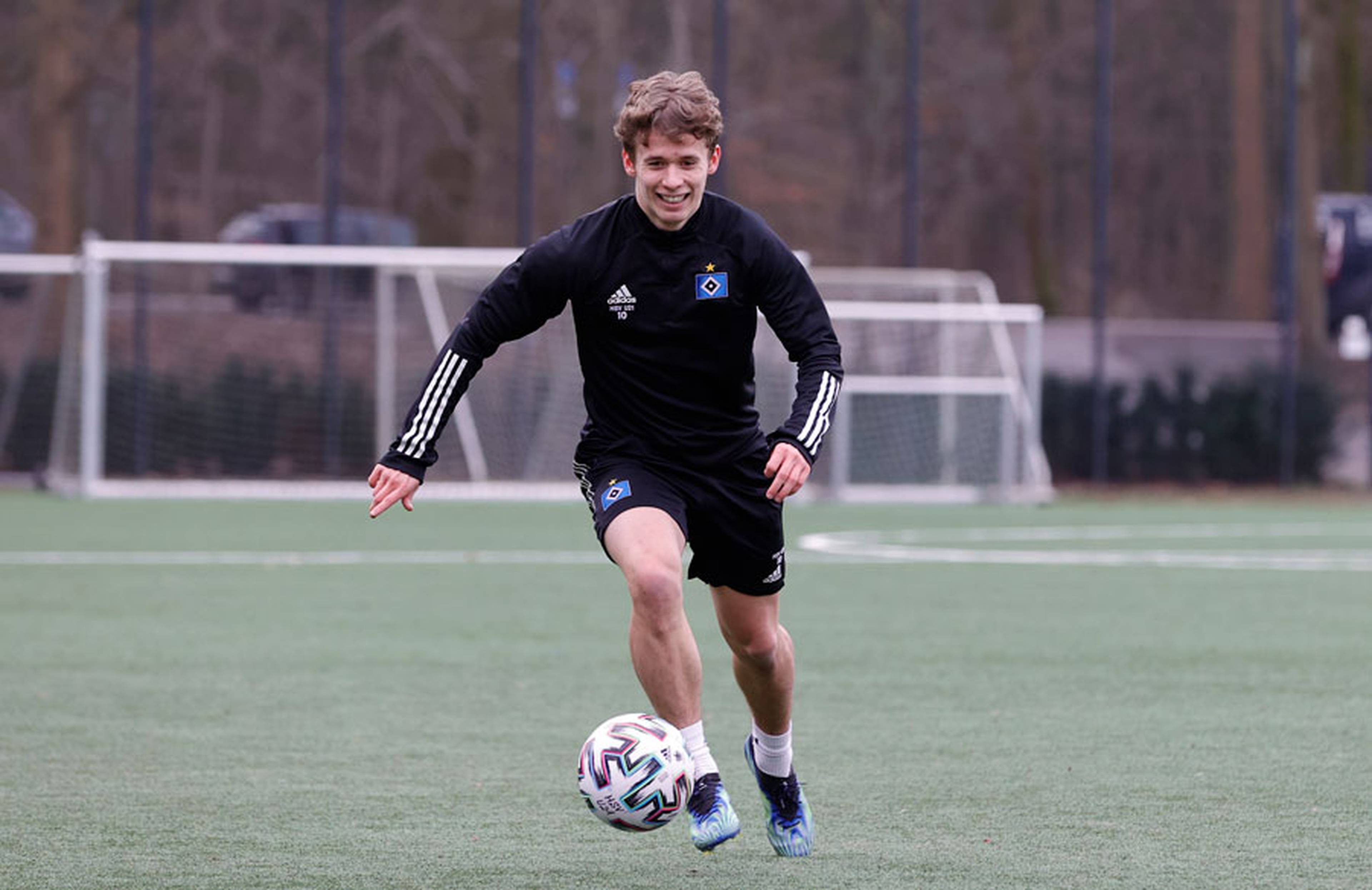 Drei Monate lang musste Anssi Suhonen fußballerisch komplett aussetzen, nun trainiert er wieder mit dem Ball am Fuß. Nächstes Ziel: Das Mannschaftstraining.