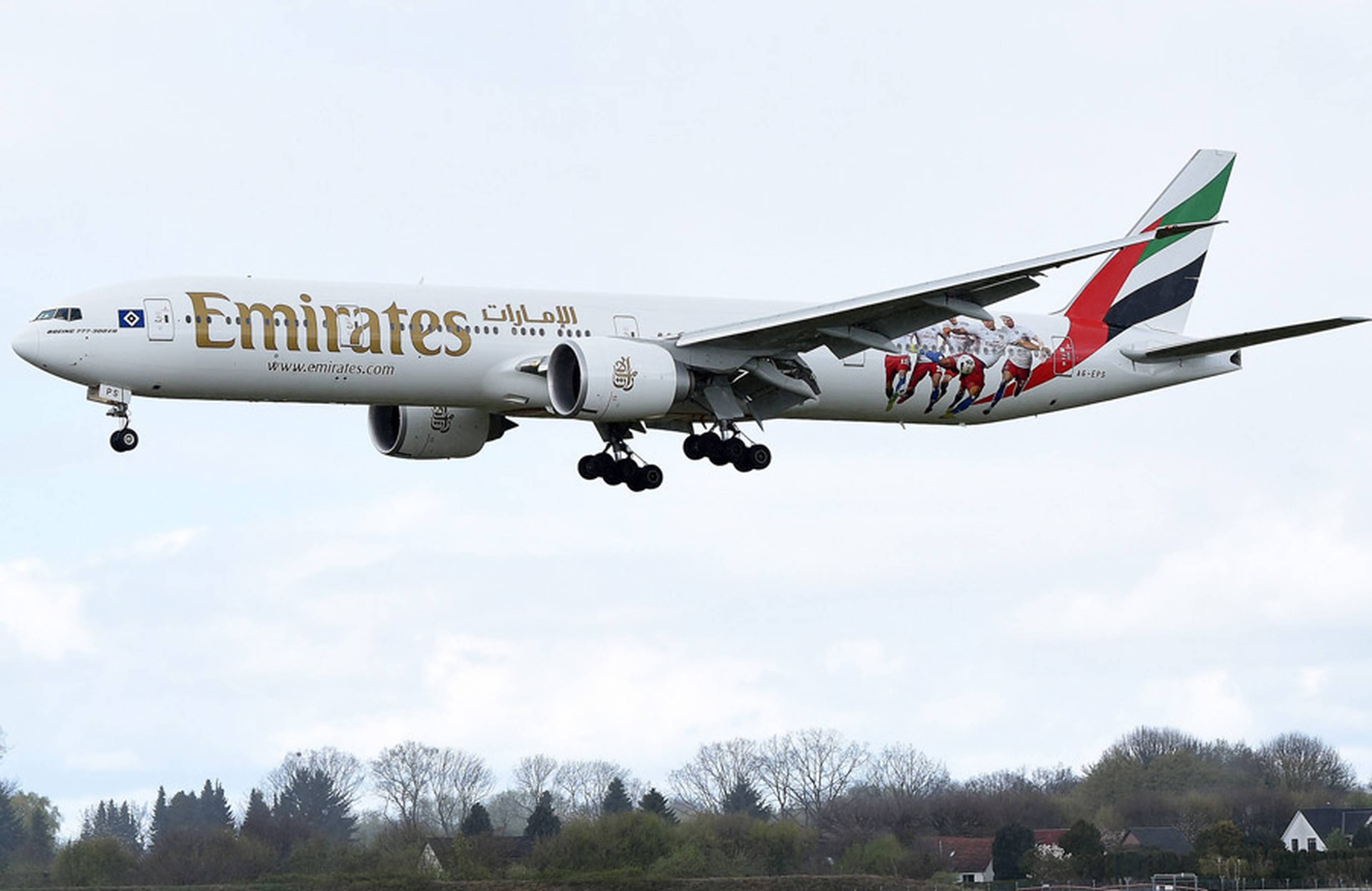 The HSV Emirates aircraft approaches Hamburg airport.