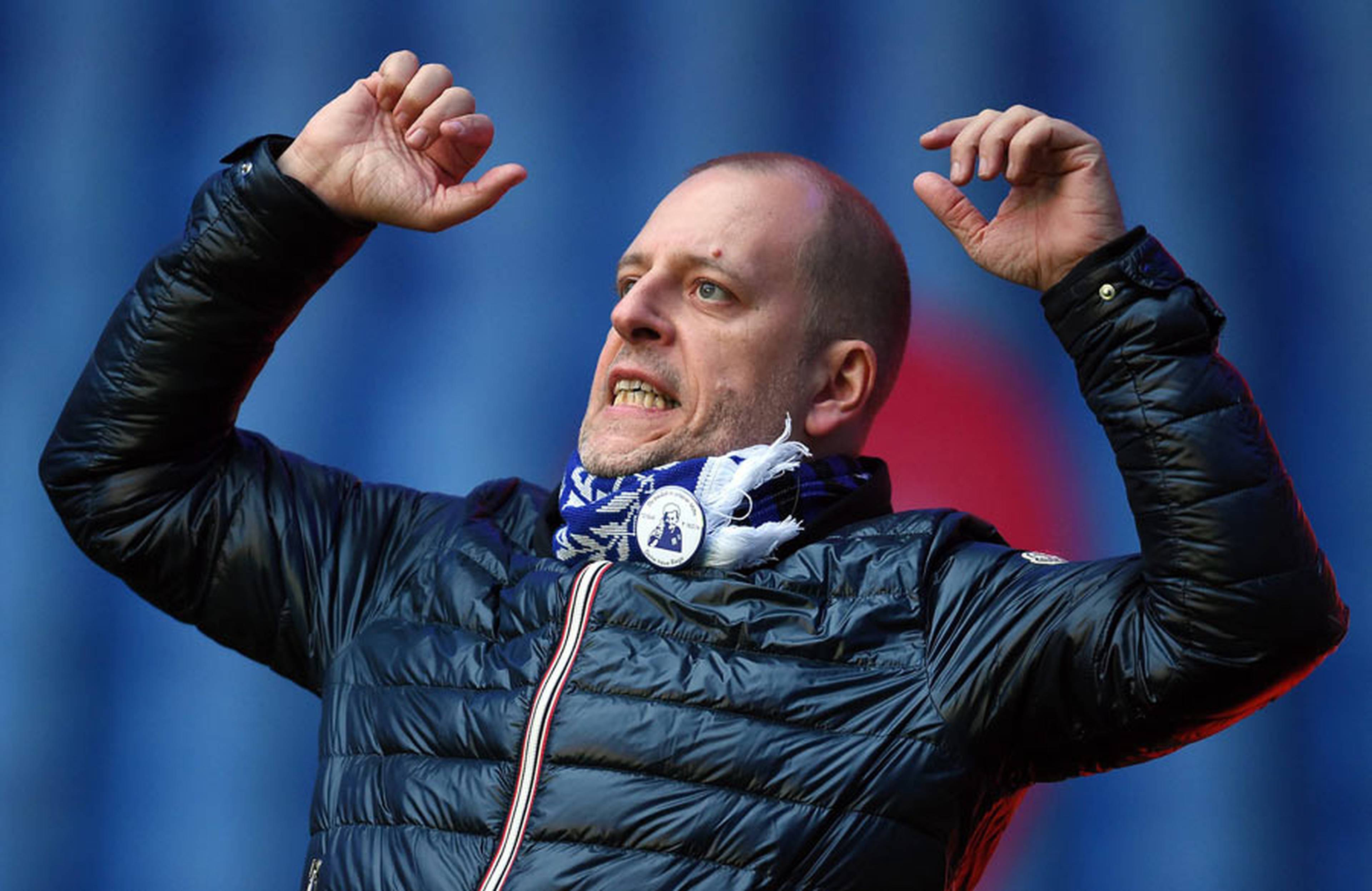 Lotto King Karl fiebert am Spielfeldrand mit.