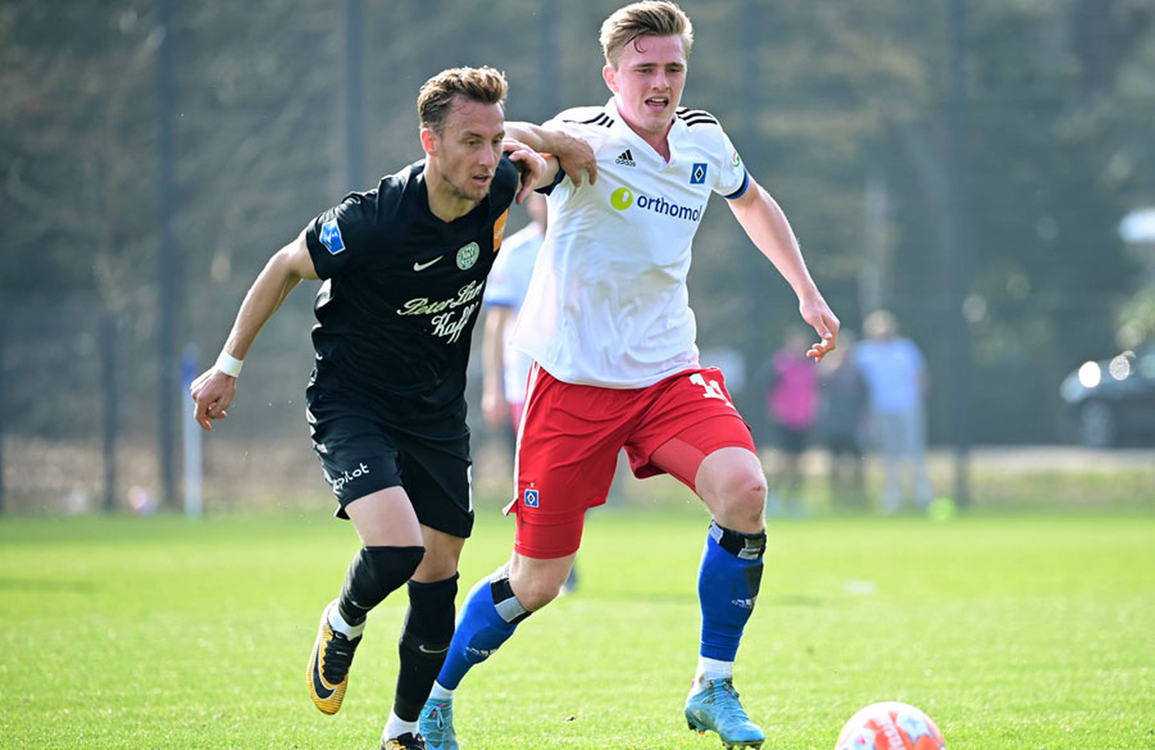 HSV-Angreifer Mikkel Kaufmann erzielte gegen seine dänischen Landsleute den Treffer zum 1:5 und leitete damit die Hamburger Aufholjagd ein.