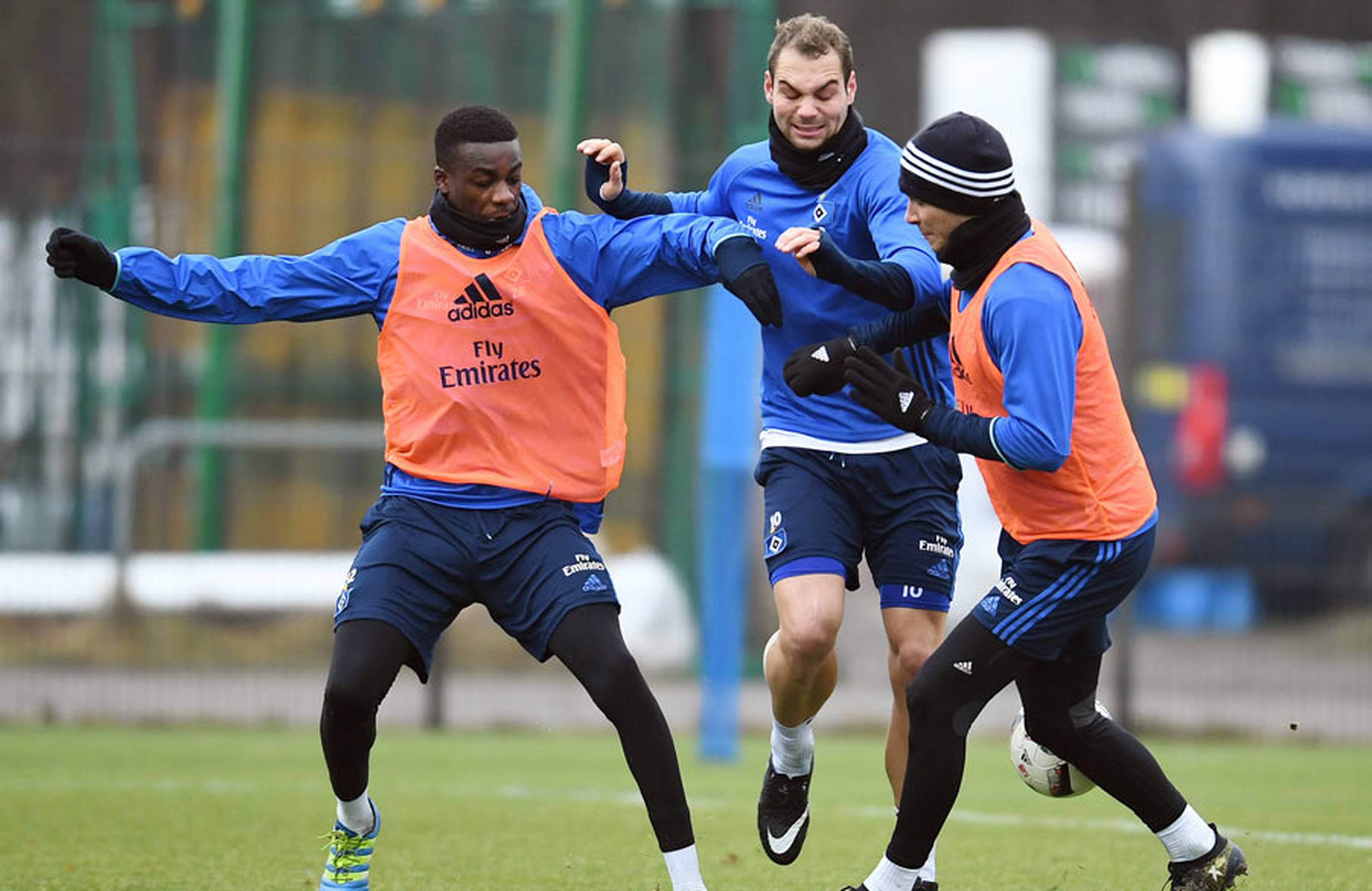 Gideon Jung and Albin Ekdal challenge Pierre-Michel Lasogga.
