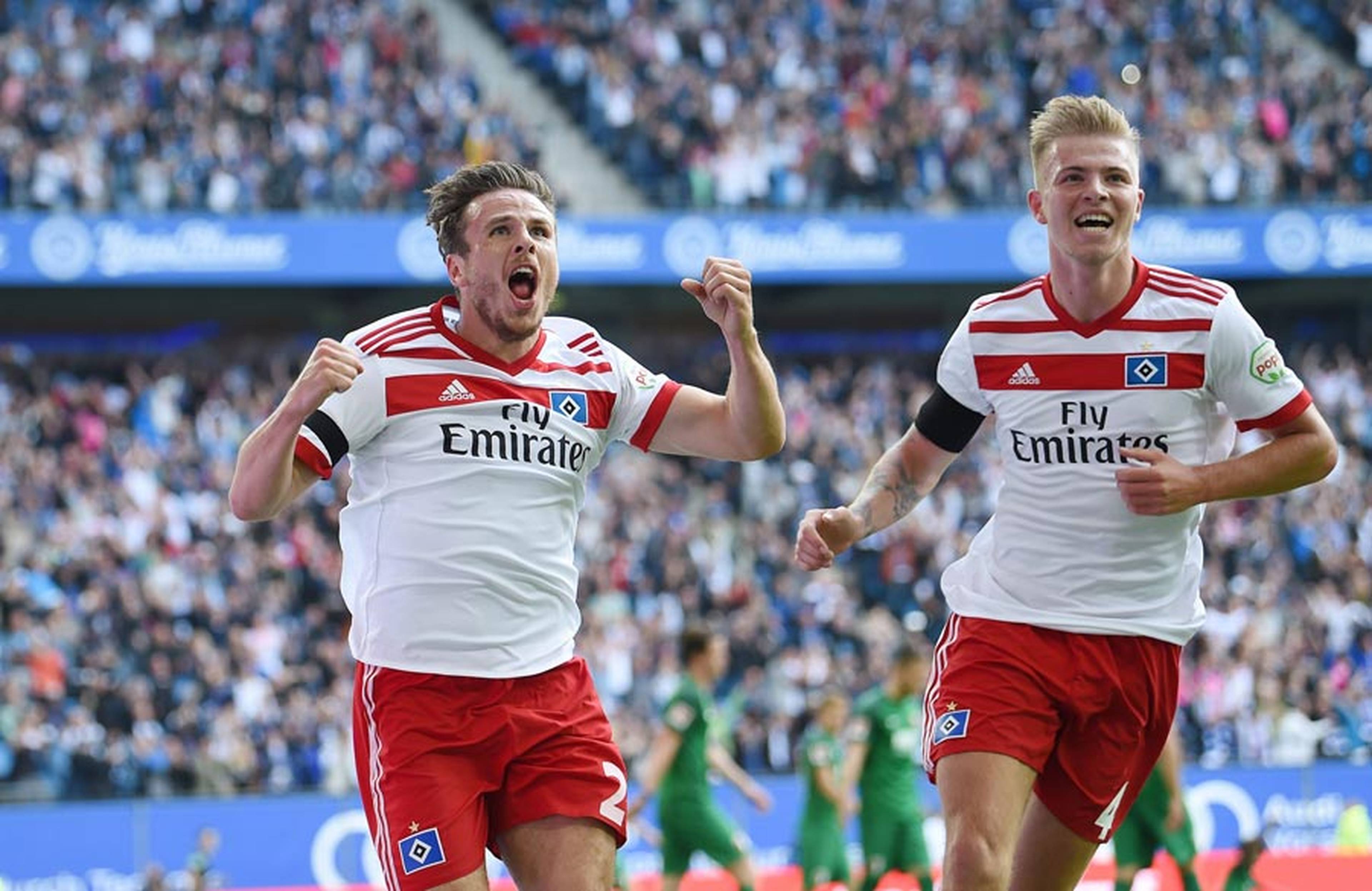 Nicolai Müller bejubelt seinen Treffer gemeinsam mit Rick van Drongelen.