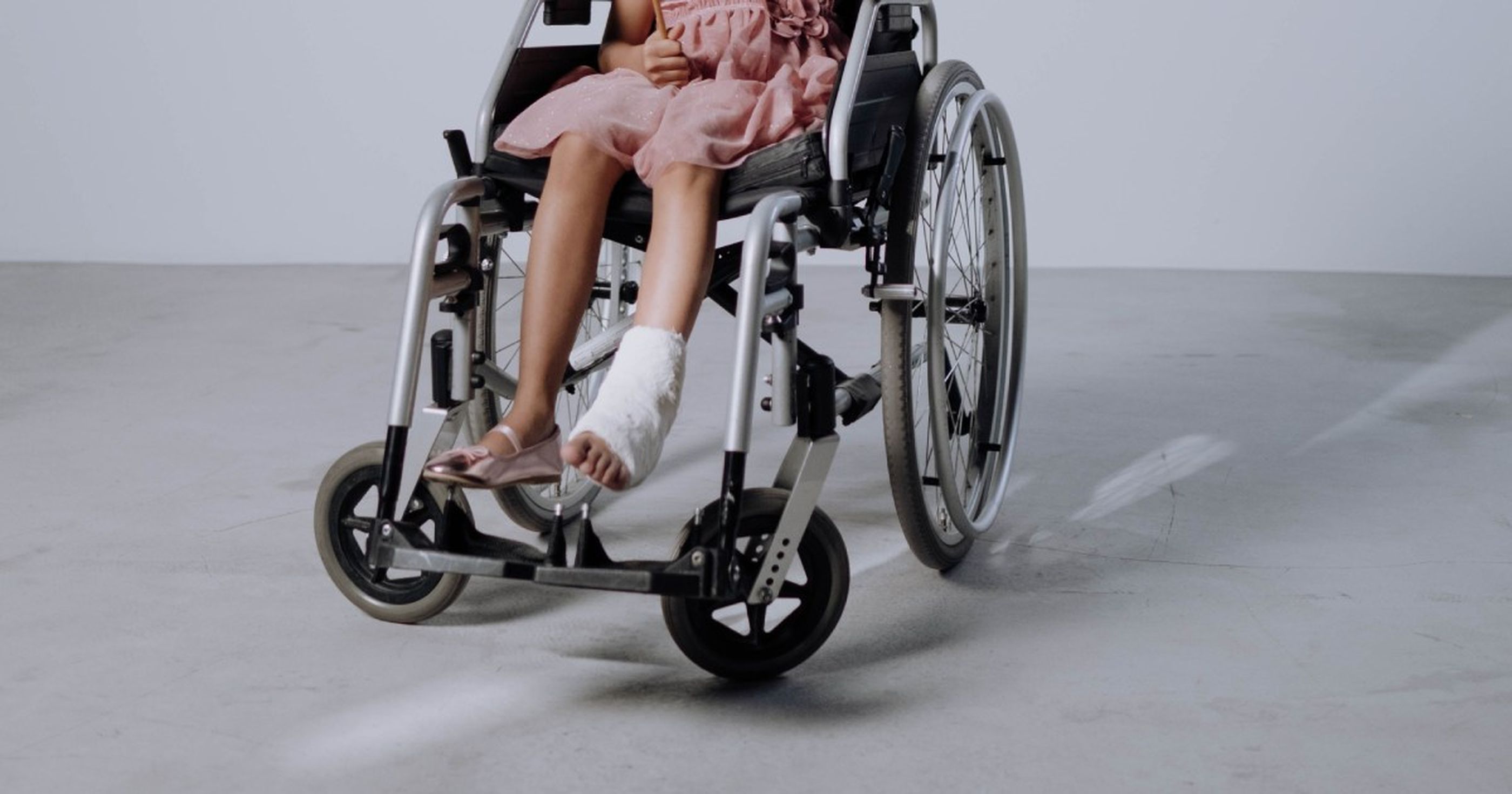 Att flyga med gips: Viktiga överväganden