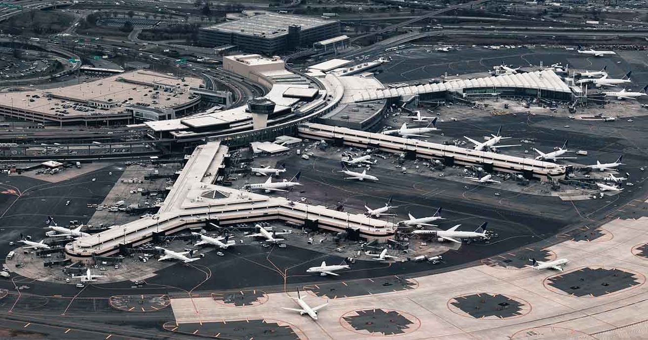 Största flygplatsen i världen: efter antal passagerare och område