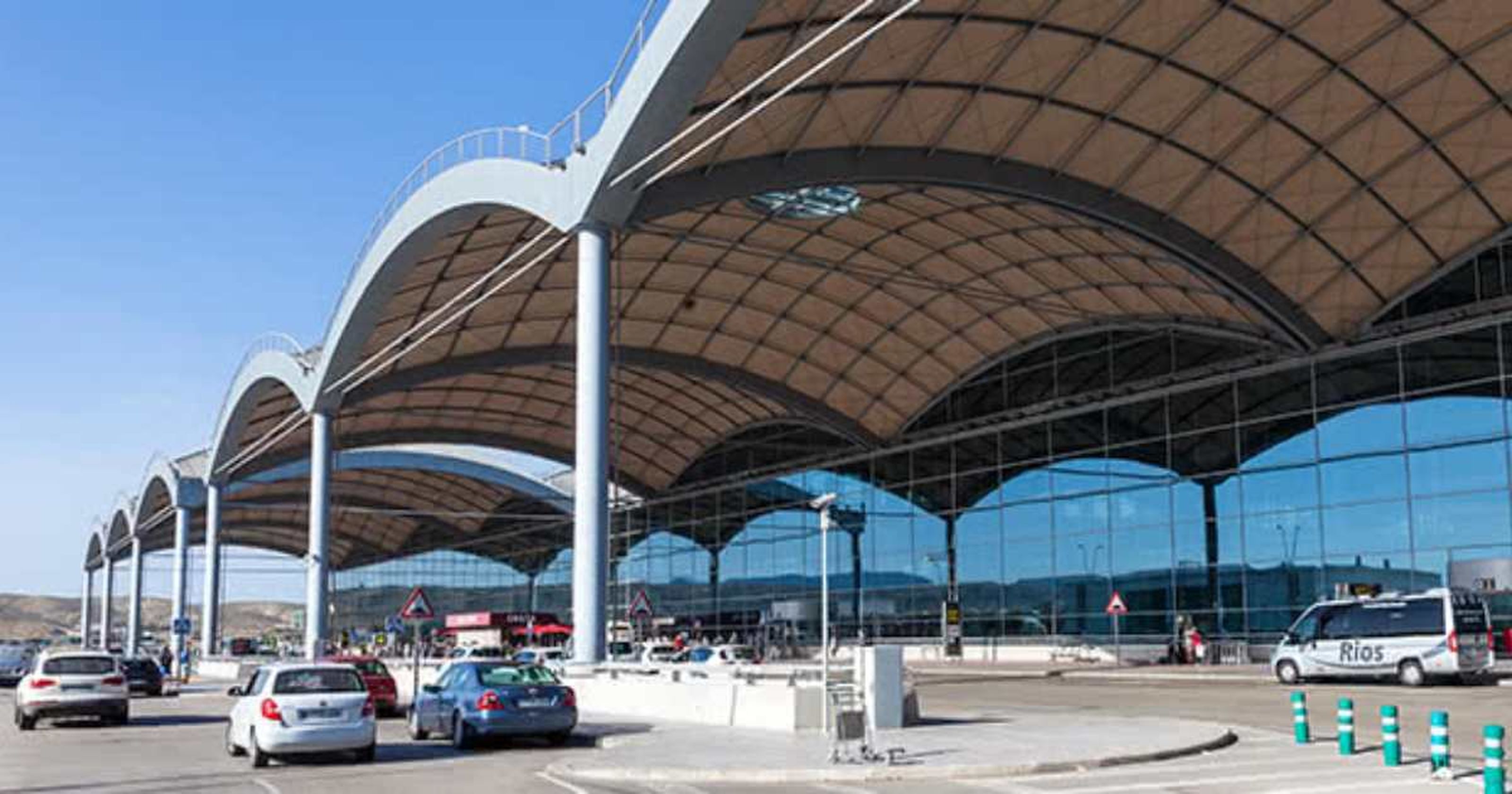 Alicante-Elche Airport - Cancelled or delayed flight?