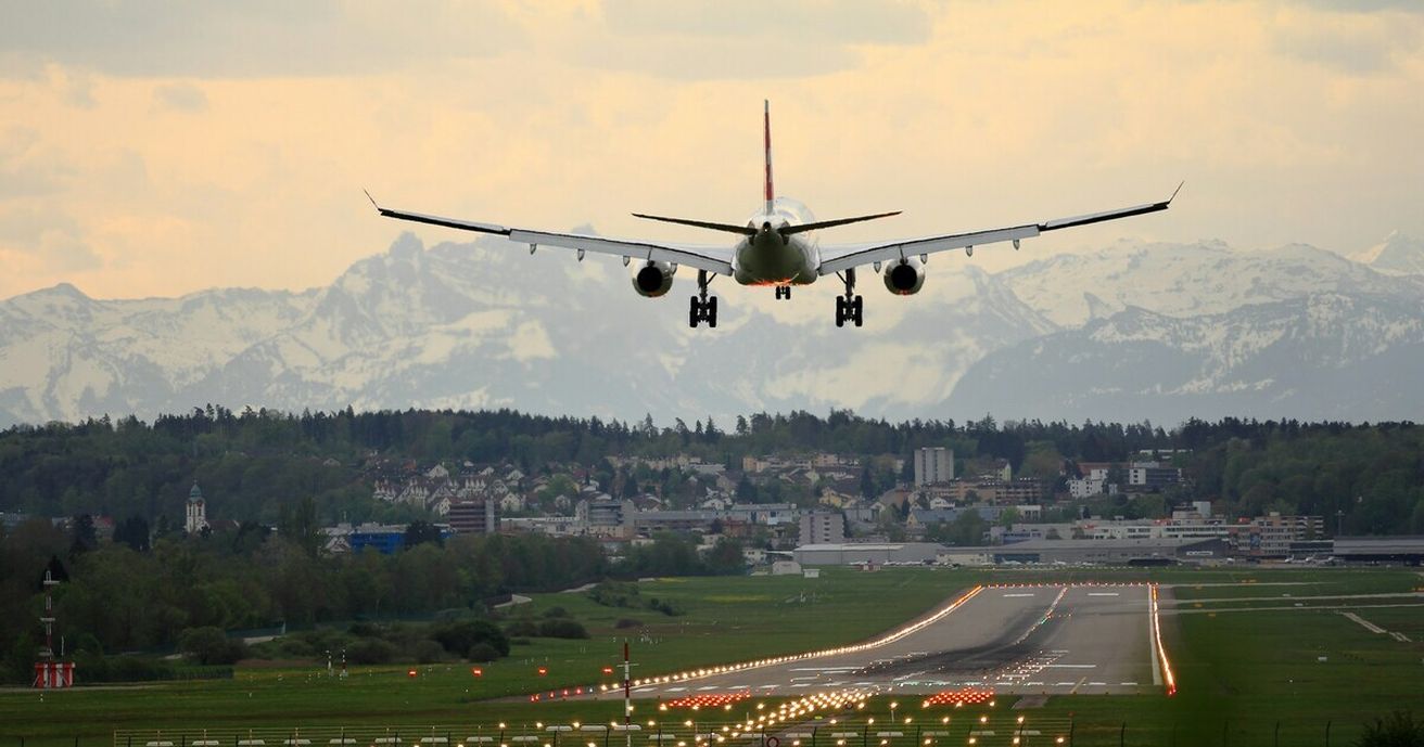 Flug mit Zwischenstopp: Ablauf, Umsteigen, Gepäck & Tipps