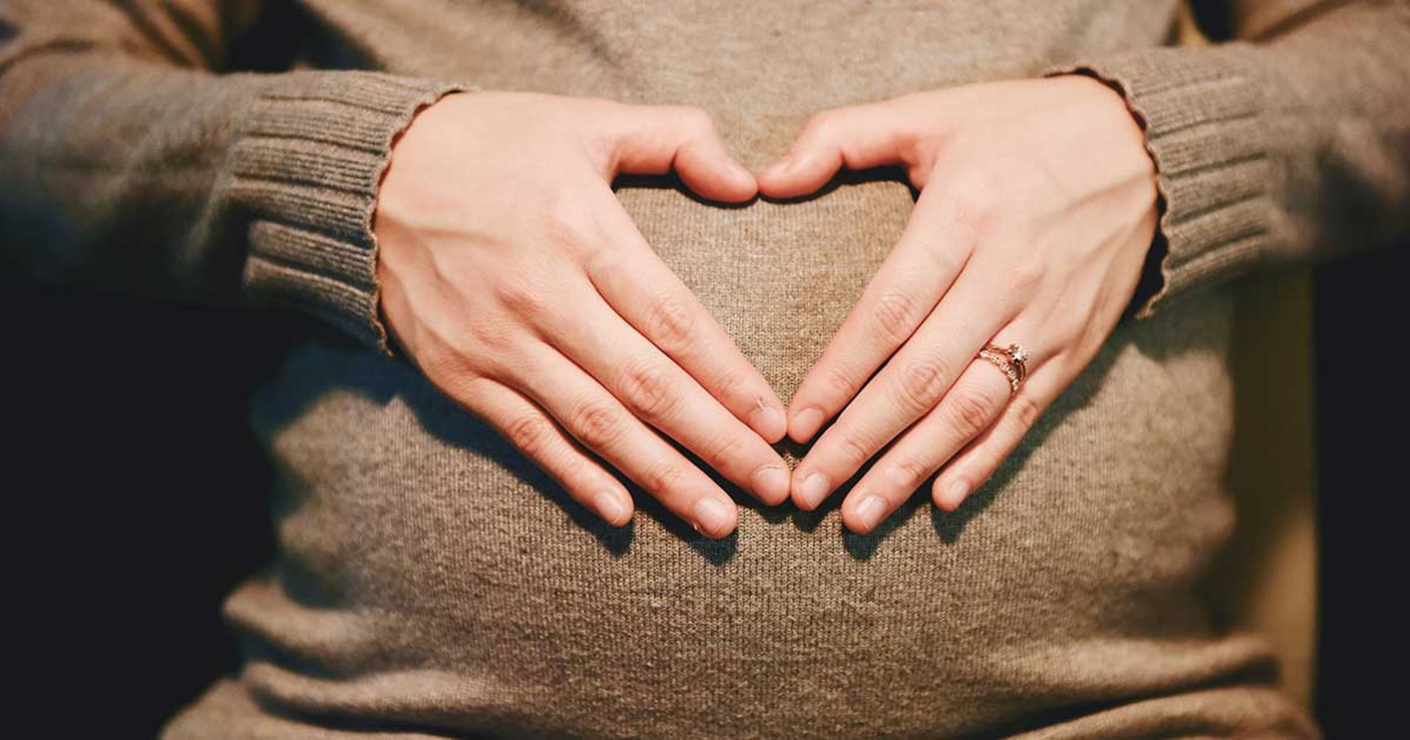 Att flyga gravid: Vad du behöver tänka på när du reser med flyg