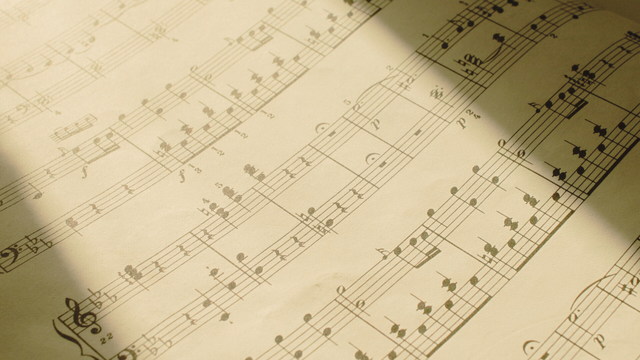 Spielen nach Noten vs. Freies Spielen: Welcher Ansatz ist der Bessere?