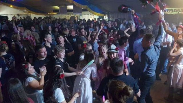 Dance the Funky Chicken im Interview