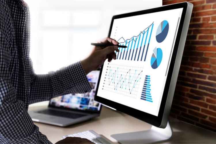 How to Optimize Your Accounts Receivables Dashboards (with Examples)