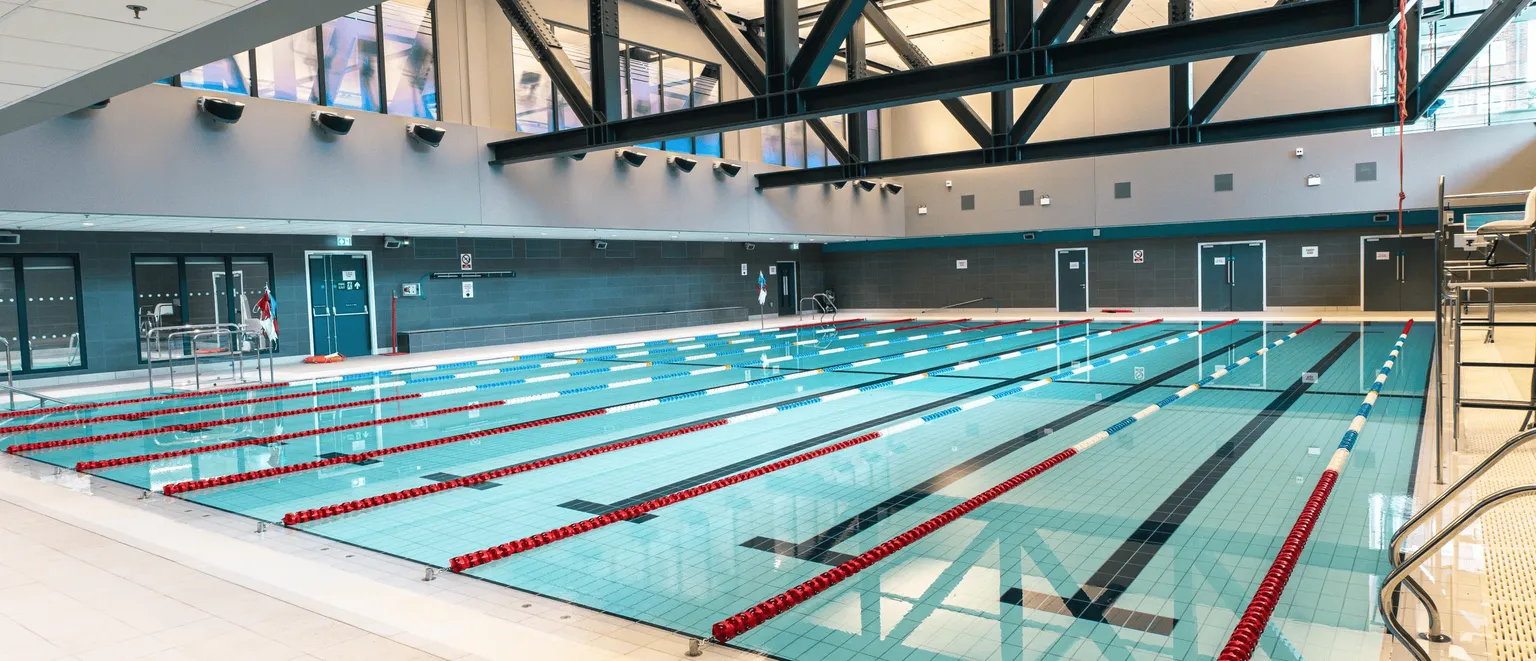 Canada water leisure centre 8 lane pool swimming lessons in southwark