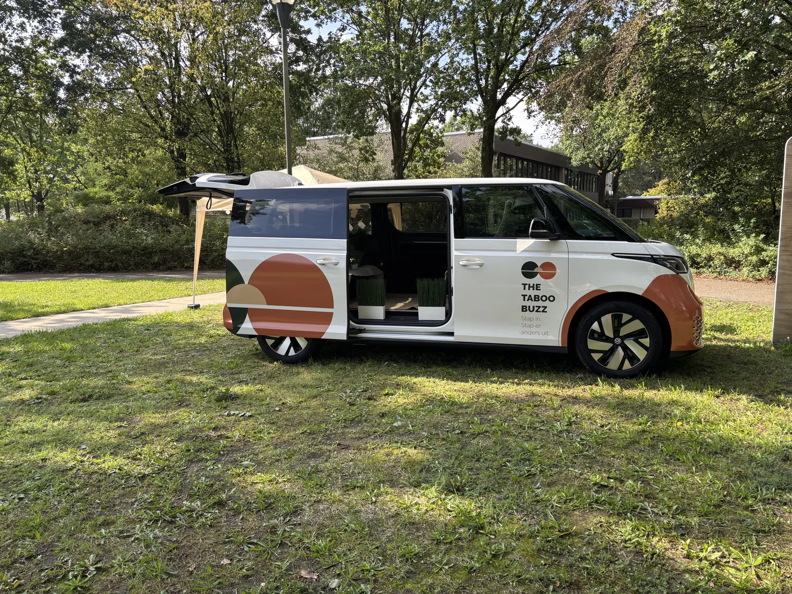 De taboebus van The Taboo Buzz