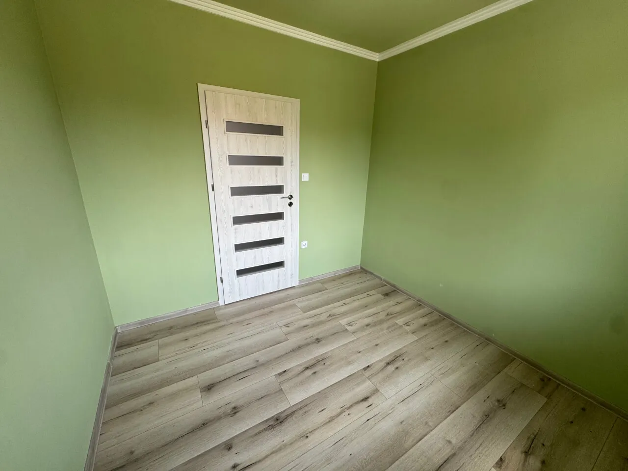 Pazonybau generálkivitelezés által épített modern családi ház, energiatakarékos megoldásokkal.