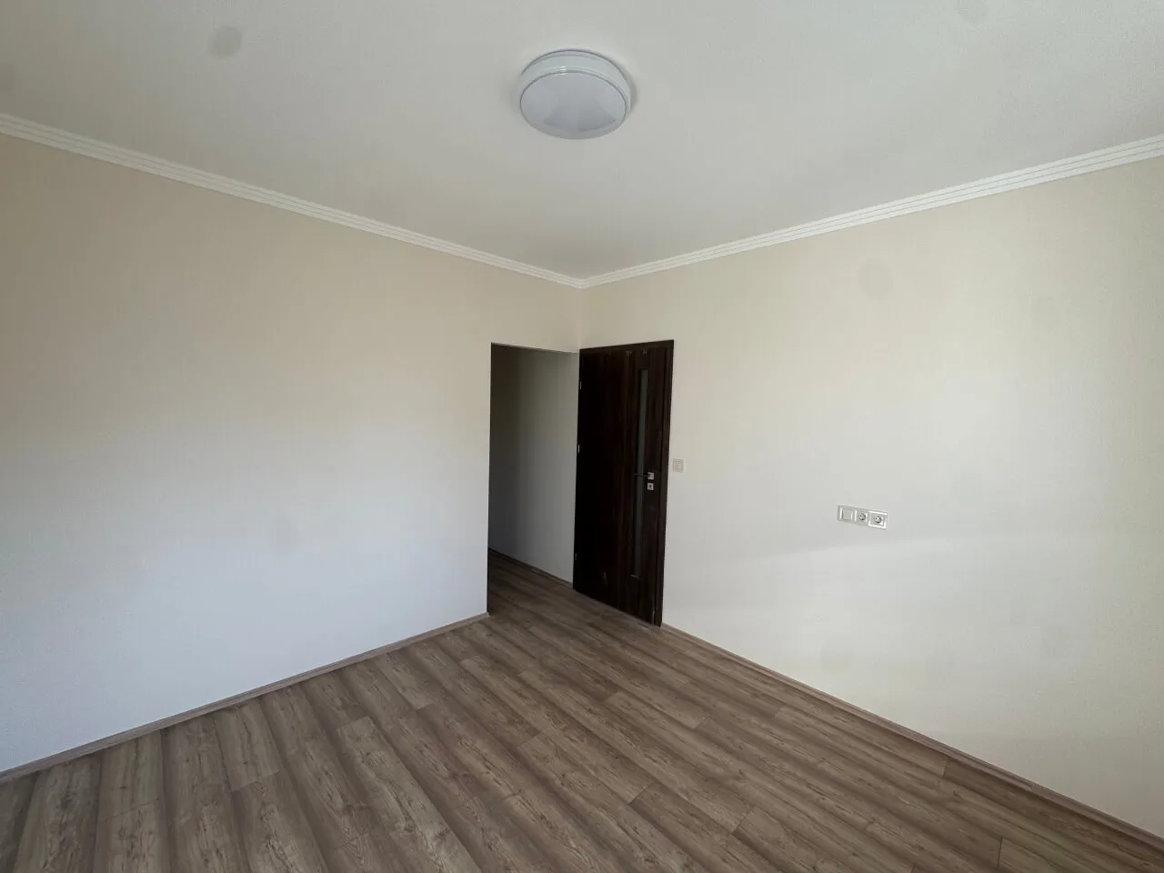 Pazonybau generálkivitelezés által épített modern családi ház, energiatakarékos megoldásokkal.