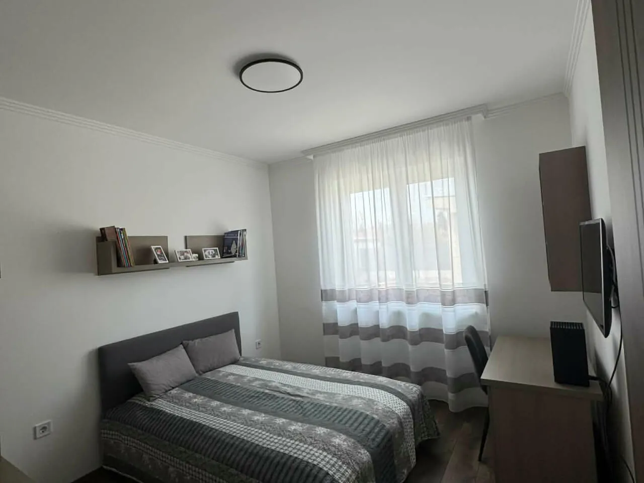 Pazonybau generálkivitelezés által épített modern családi ház, energiatakarékos megoldásokkal.