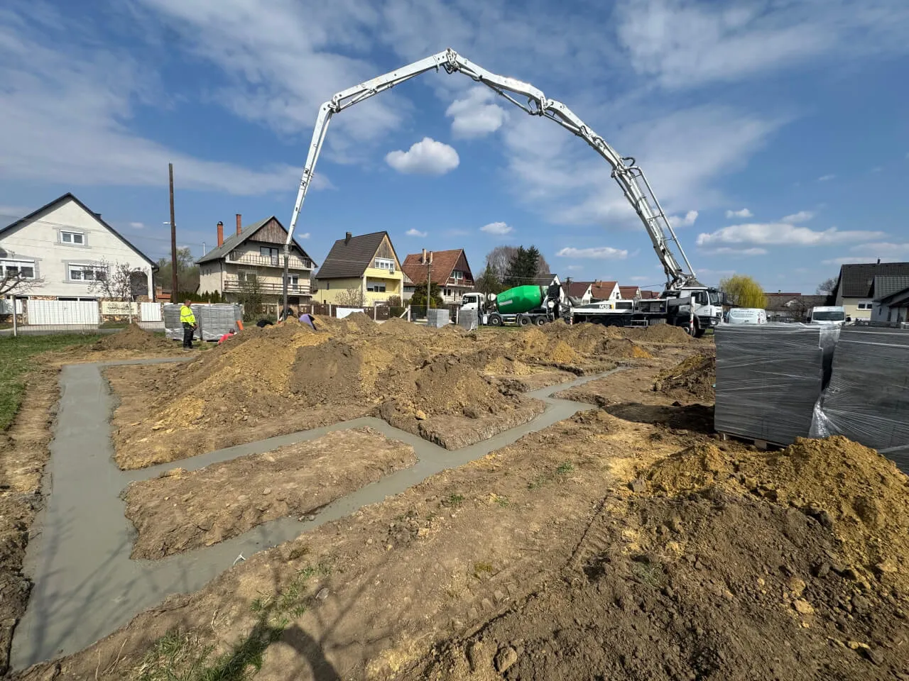 Pazonybau generálkivitelezés által épülő modern családi ház, energiatakarékos megoldásokkal.
