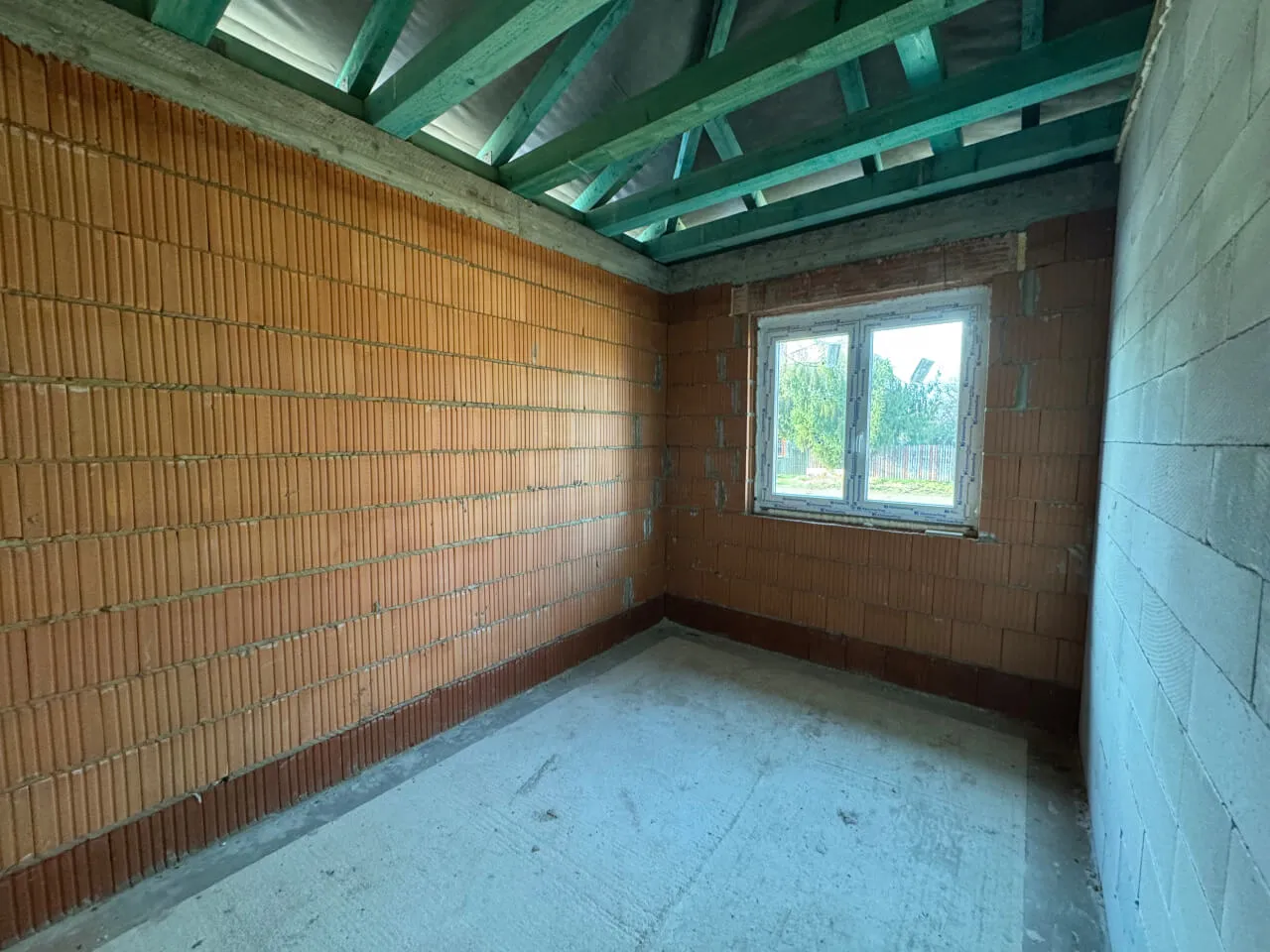 Pazonybau generálkivitelezés által épülő modern családi ház, energiatakarékos megoldásokkal.