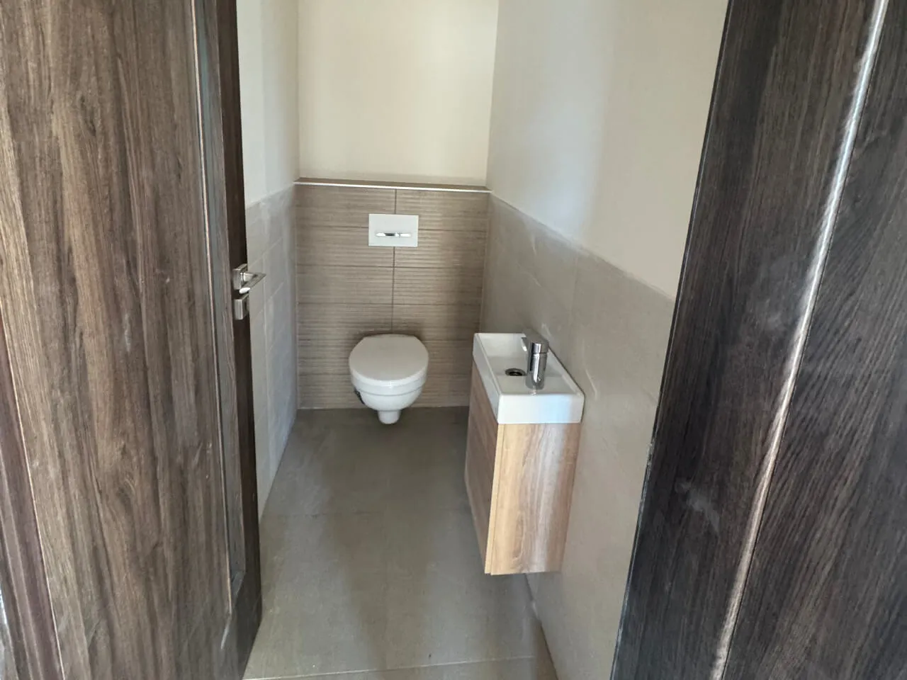 Pazonybau generálkivitelezés által épített modern családi ház, energiatakarékos megoldásokkal.