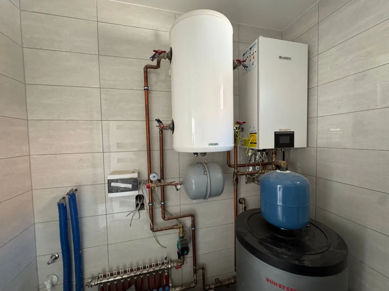 Pazonybau generálkivitelezés által épített modern családi ház, energiatakarékos megoldásokkal.