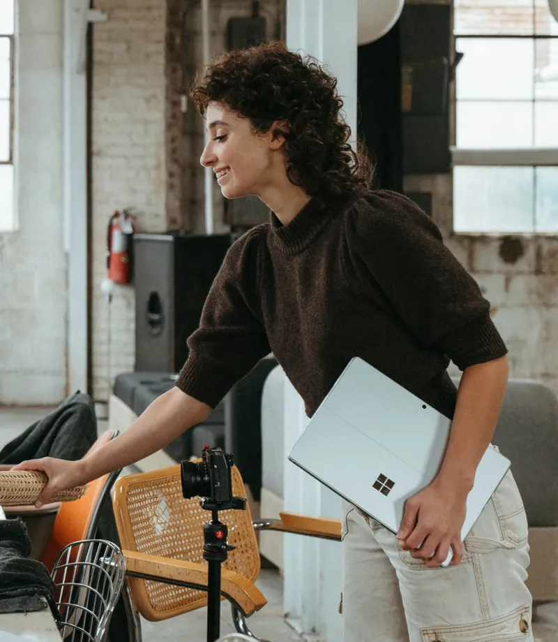 freelance in Italy, woman holding a laptop
