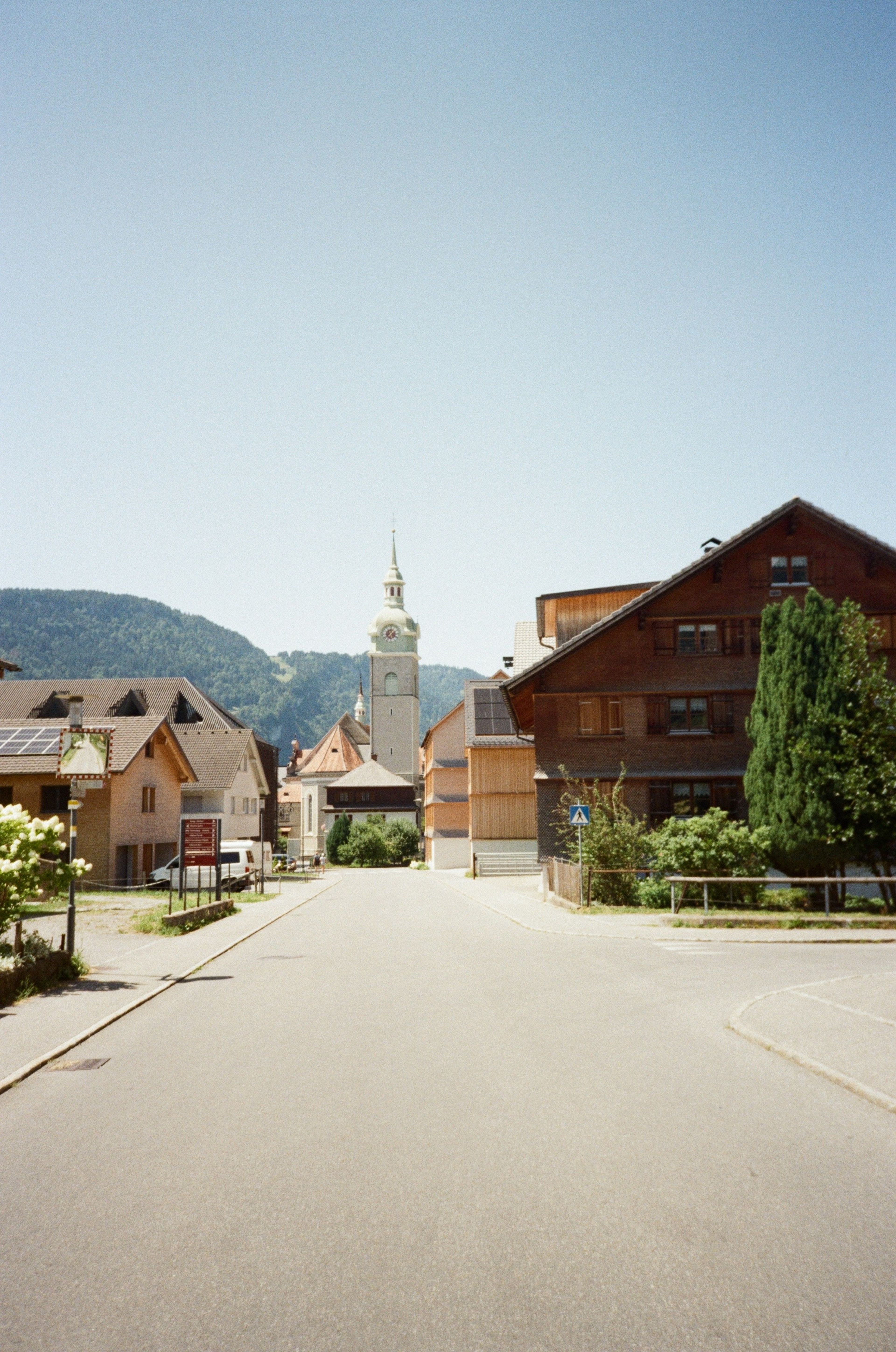 Blick auf Kirche in Bezau