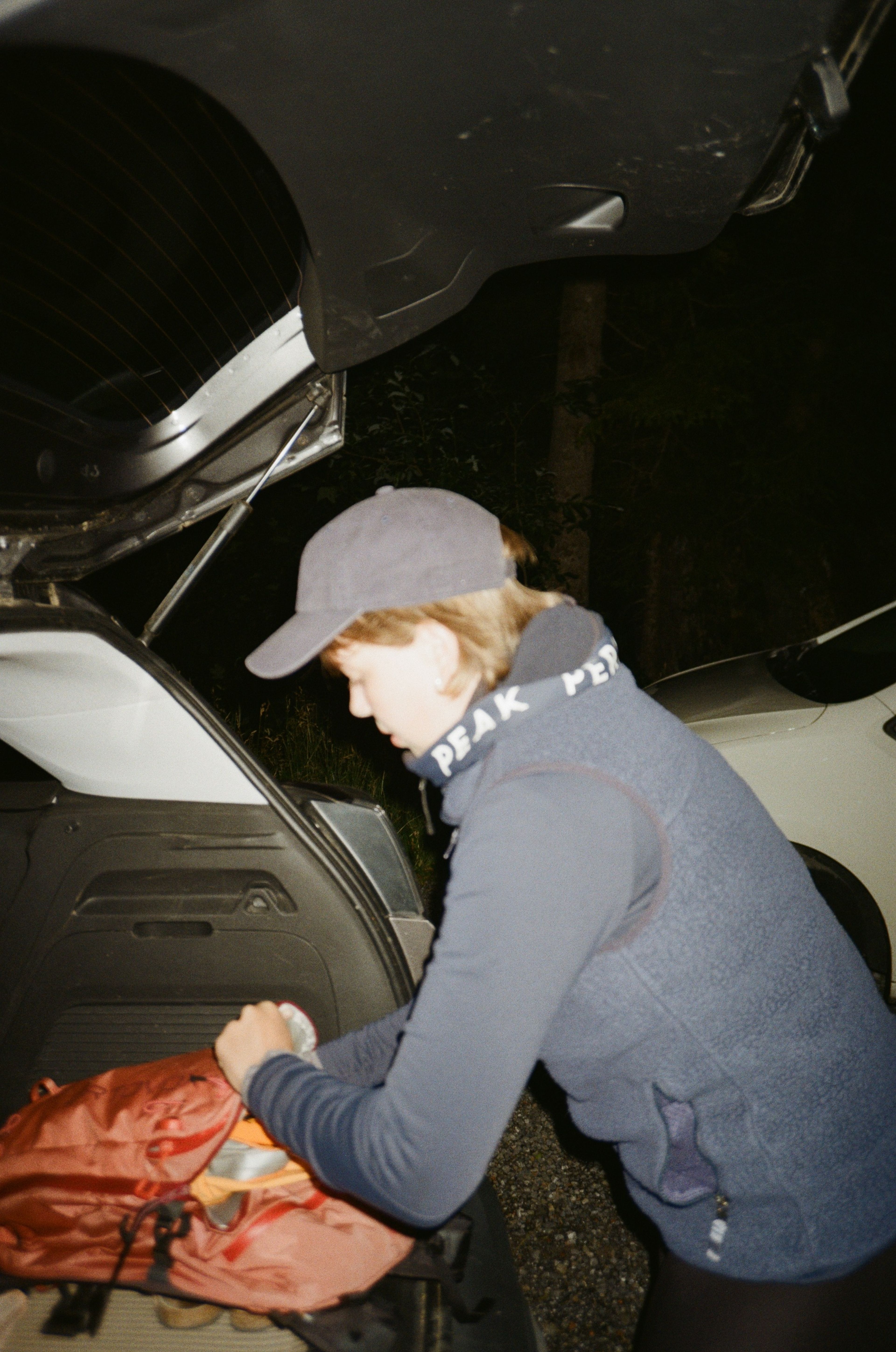 Lisa Maria packt die Tasche