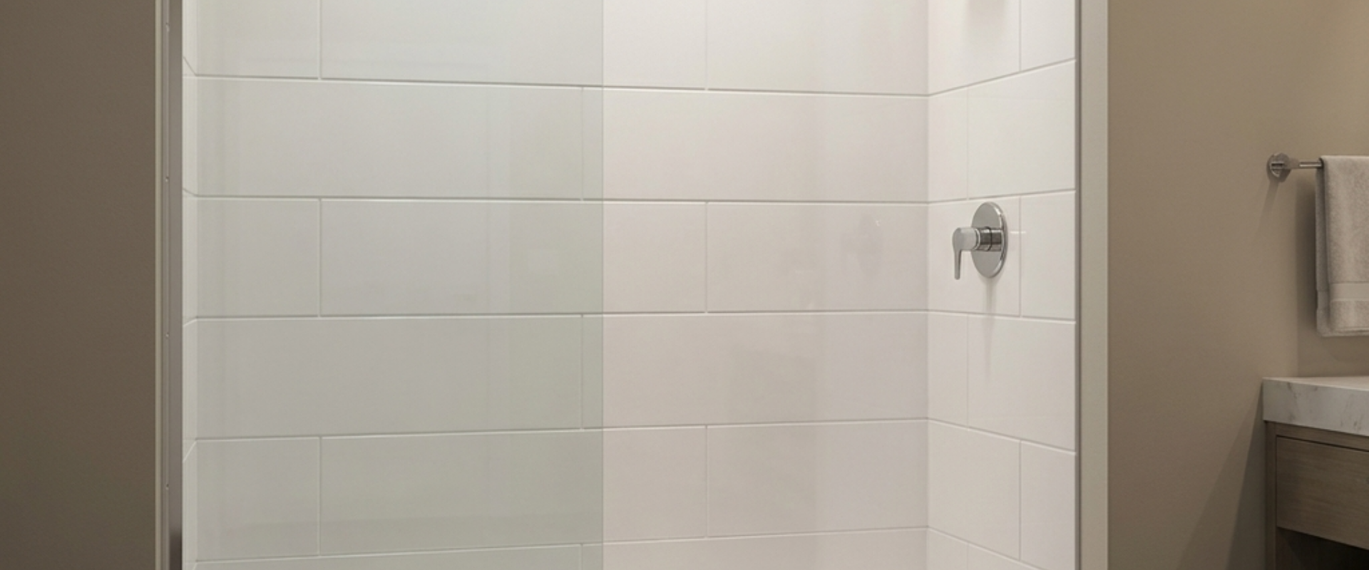 Optimize B2B projects with cultured marble shower panels. Compare patterns for hospitality & multifamily cost efficiency.