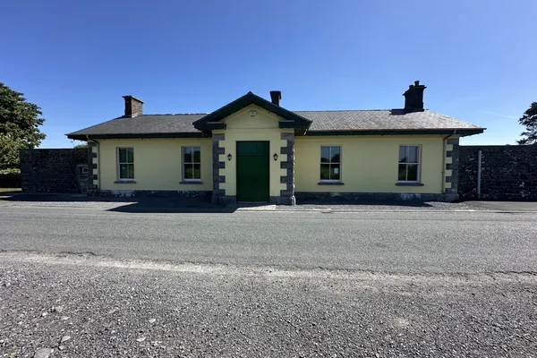 Ballyglunin Station Hub