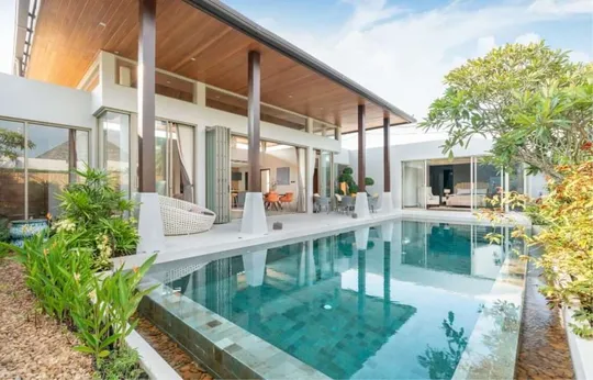 Luxurious Traditionalist