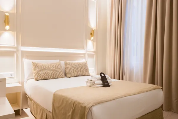 Luxury Double Bed Lighting