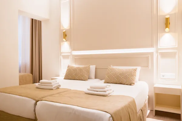 Contemporary Twin Bedroom Setup