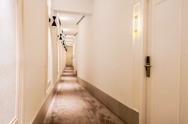 Le Petit Palü Minimalist Hallway