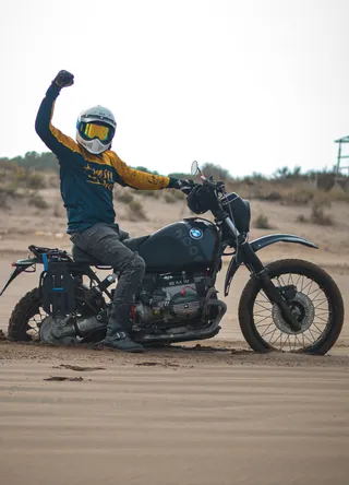 Bmw Motorrad beim Pothole Rodeo Marokko steckt im Sand