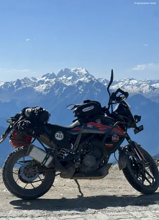 Kleinmotorrad beim Pothole Rodeo in den Alpen