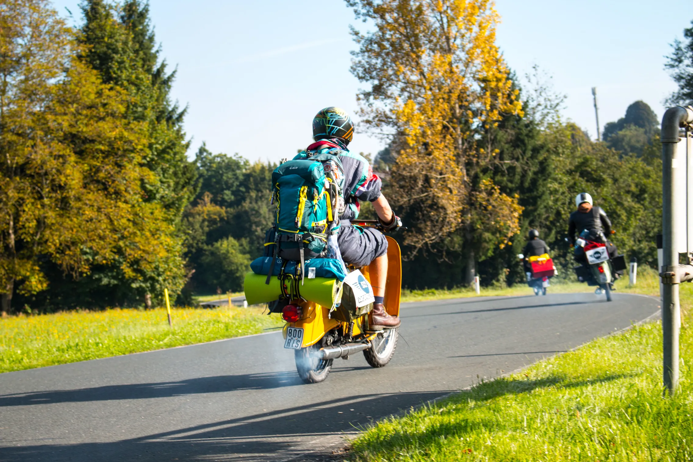 Moped Rodeo Germany Fahrergruppe unterwegs auf der Straße