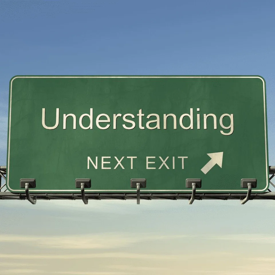 Et skilt på motorvejen, hvor der står &quot;Understanding - next exit&quot;.