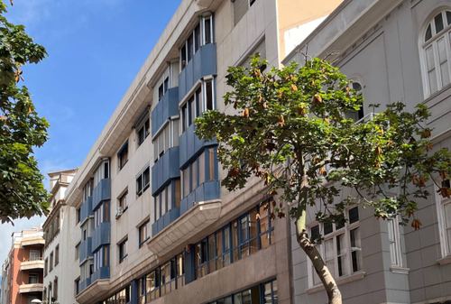 Fachada de un edificio de viviendas en Las Palmas