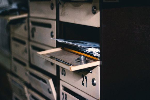 Postfächer mit Briefen