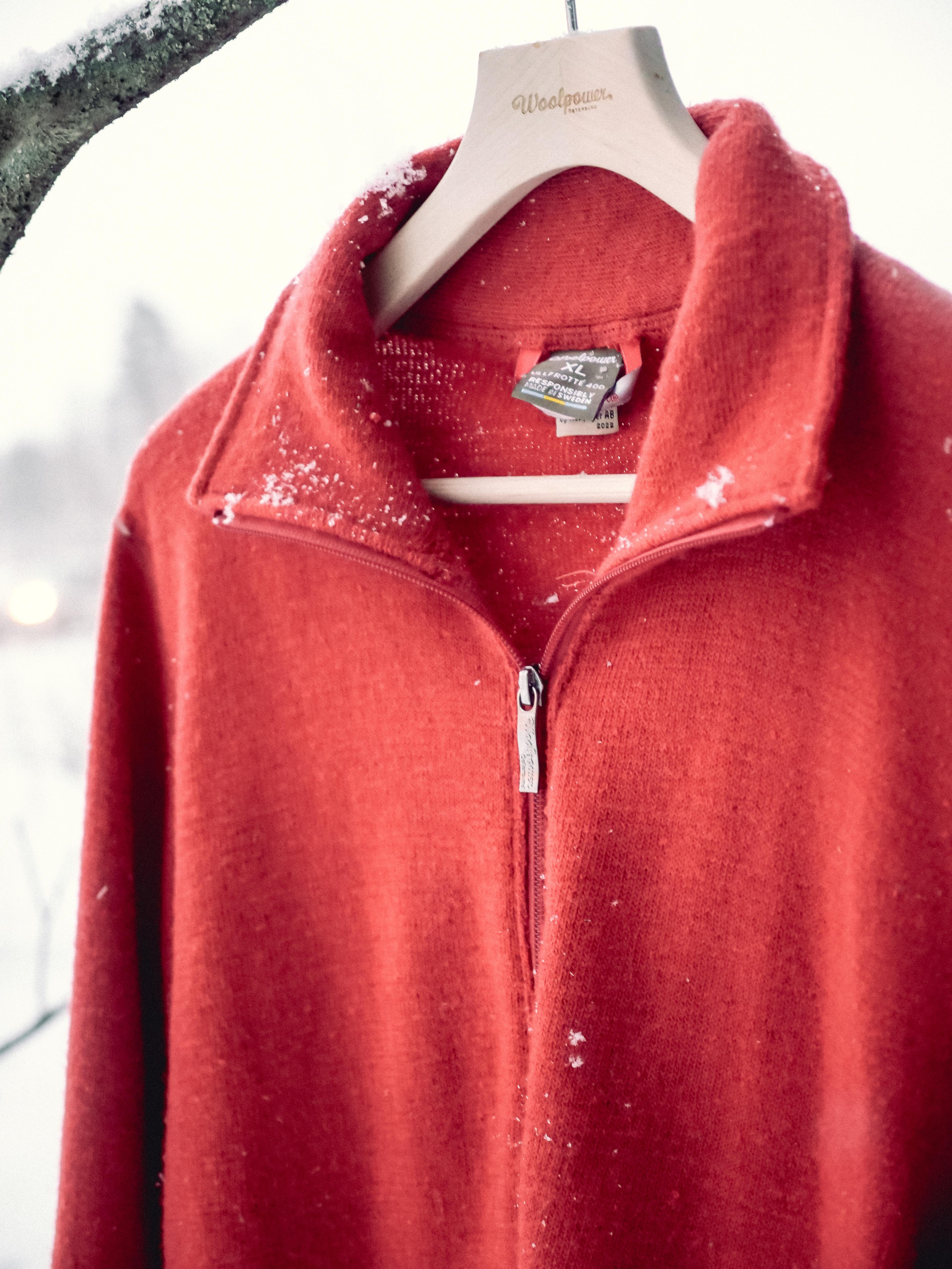 Full Zip Jacket 400 displayed on a tree outside