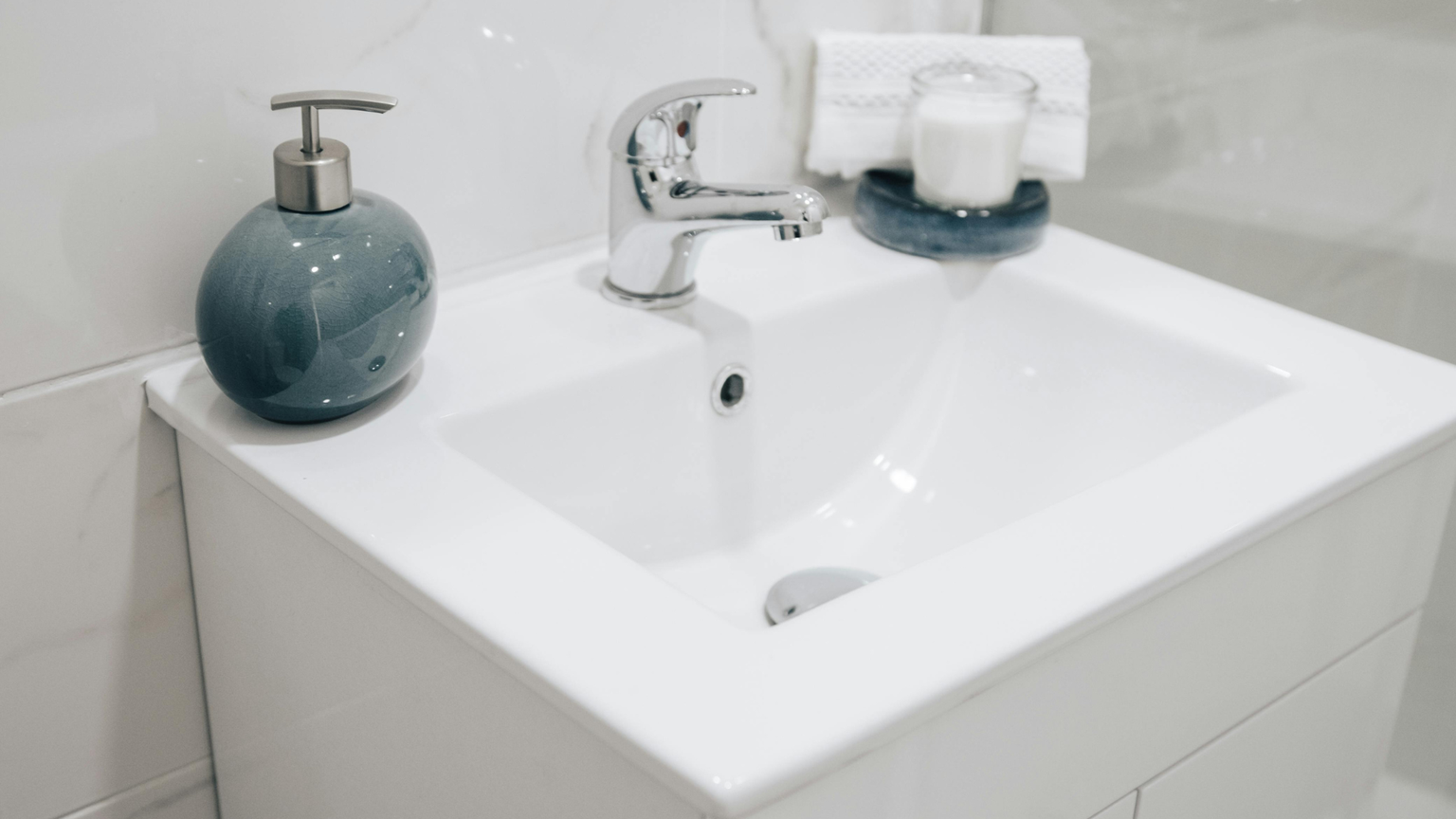 Personal Hygiene Aids in Hampshire for Sale at Solent Mobility Centre in Lee-on-the-Solent