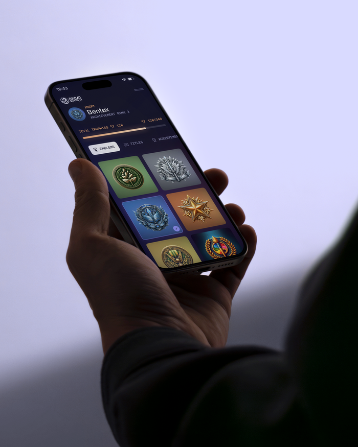 https://a.storyblok.com/f/291753159502761/2160x2700/a6e5c74b87/holding-phone.png