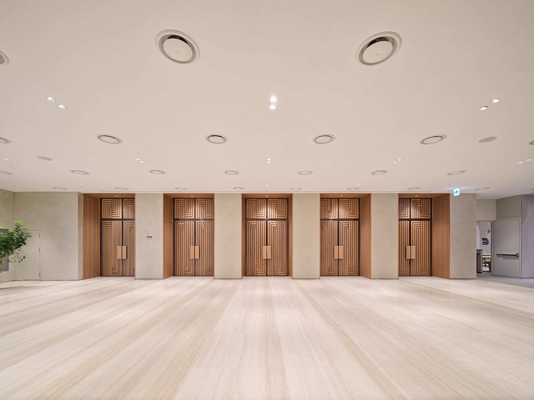 LG TwinTower Cafeteria 5