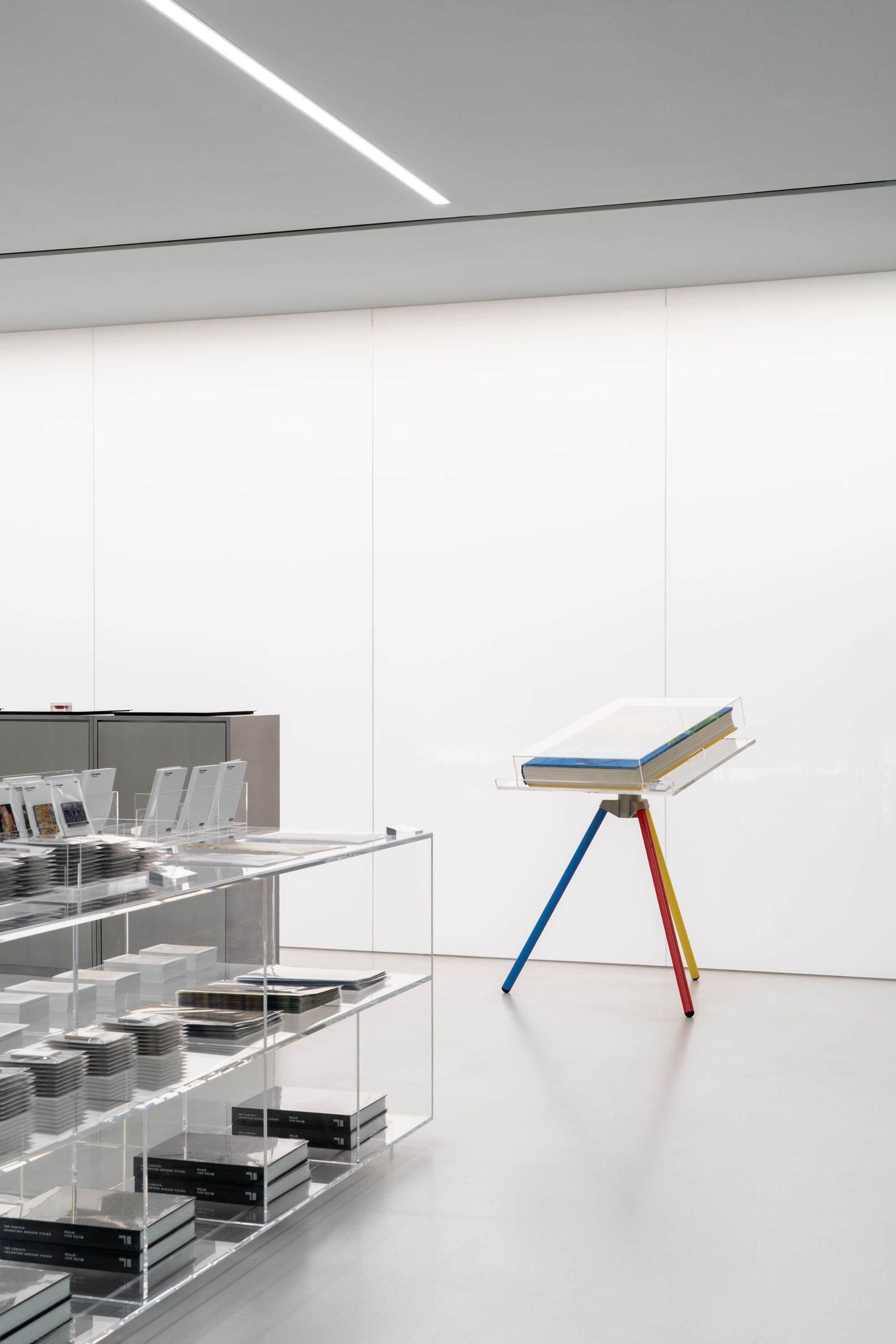 Centre Pompidou Hanwha Art shop 3
