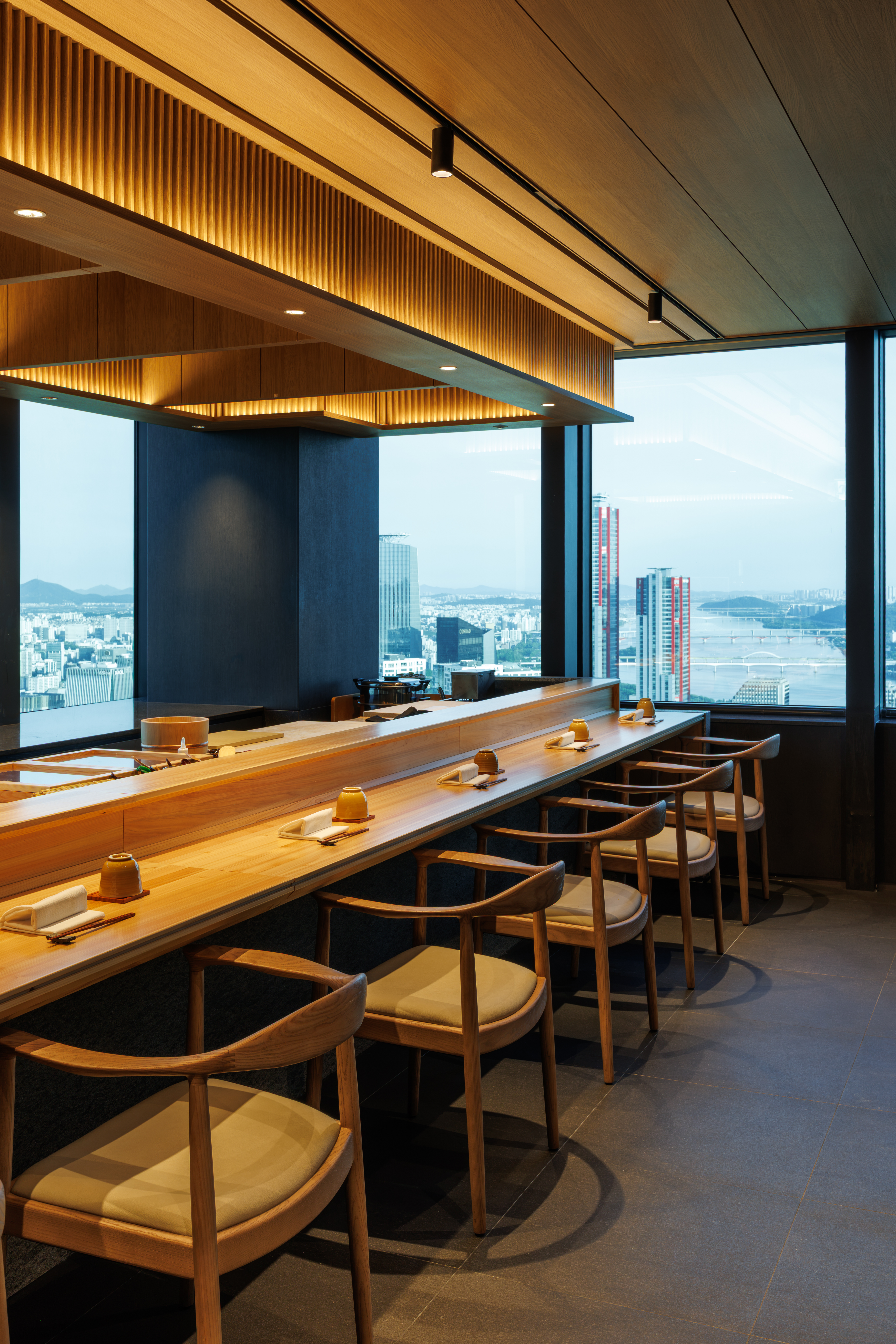 63 Skyline Dining 16